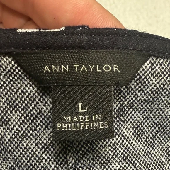 Ann Taylor Black and White Boxy V Neck Short Sleeve Top Size L #1854 - Picture 7 of 9